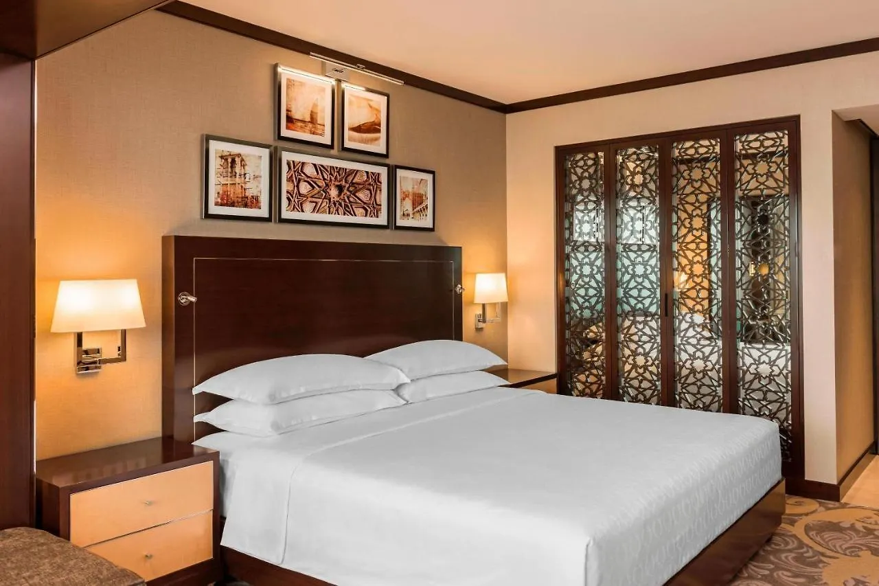 Sheraton Dubai Creek Hotel & Towers 5*,