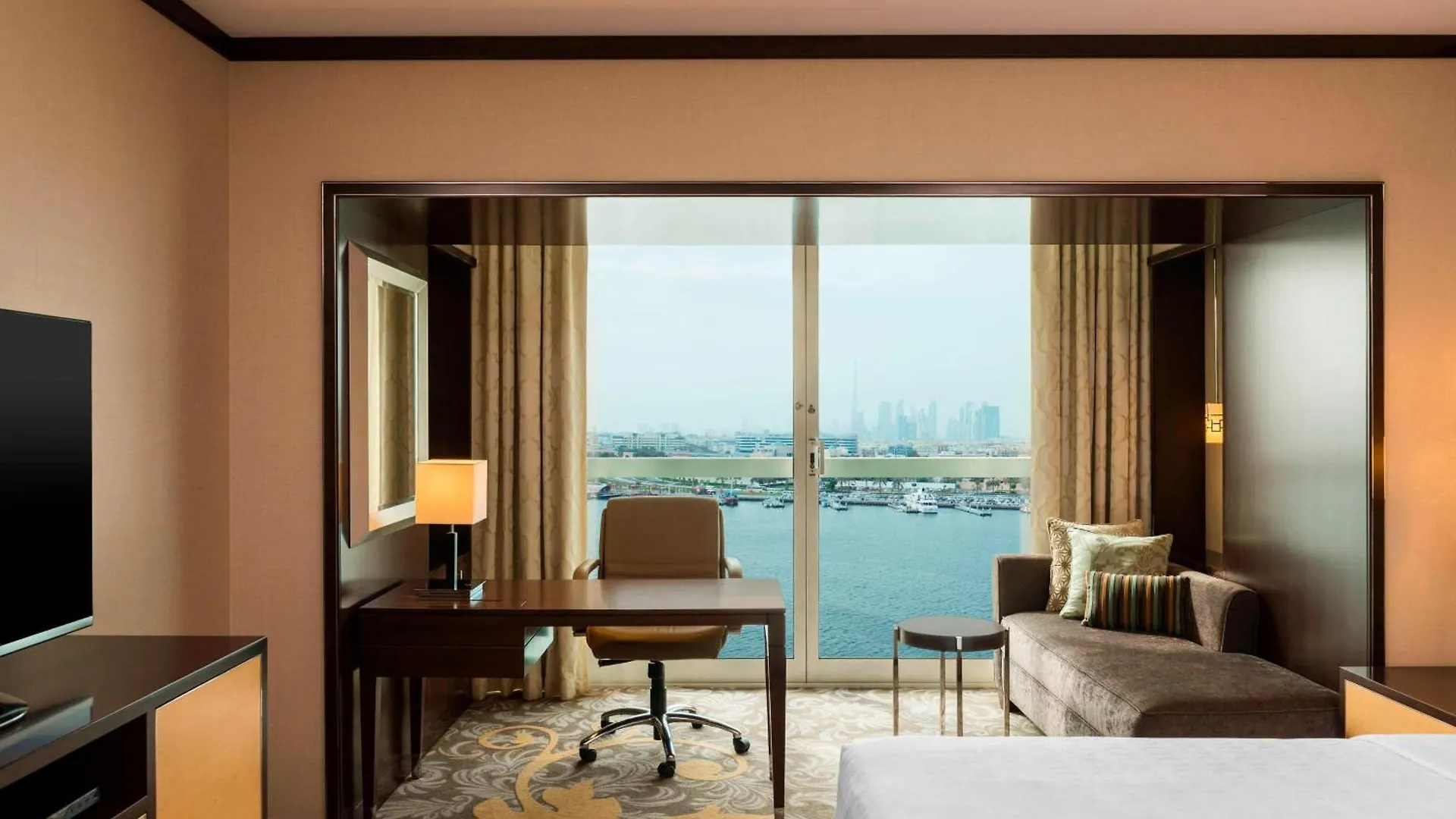 Sheraton Dubai Creek Hotel & Towers