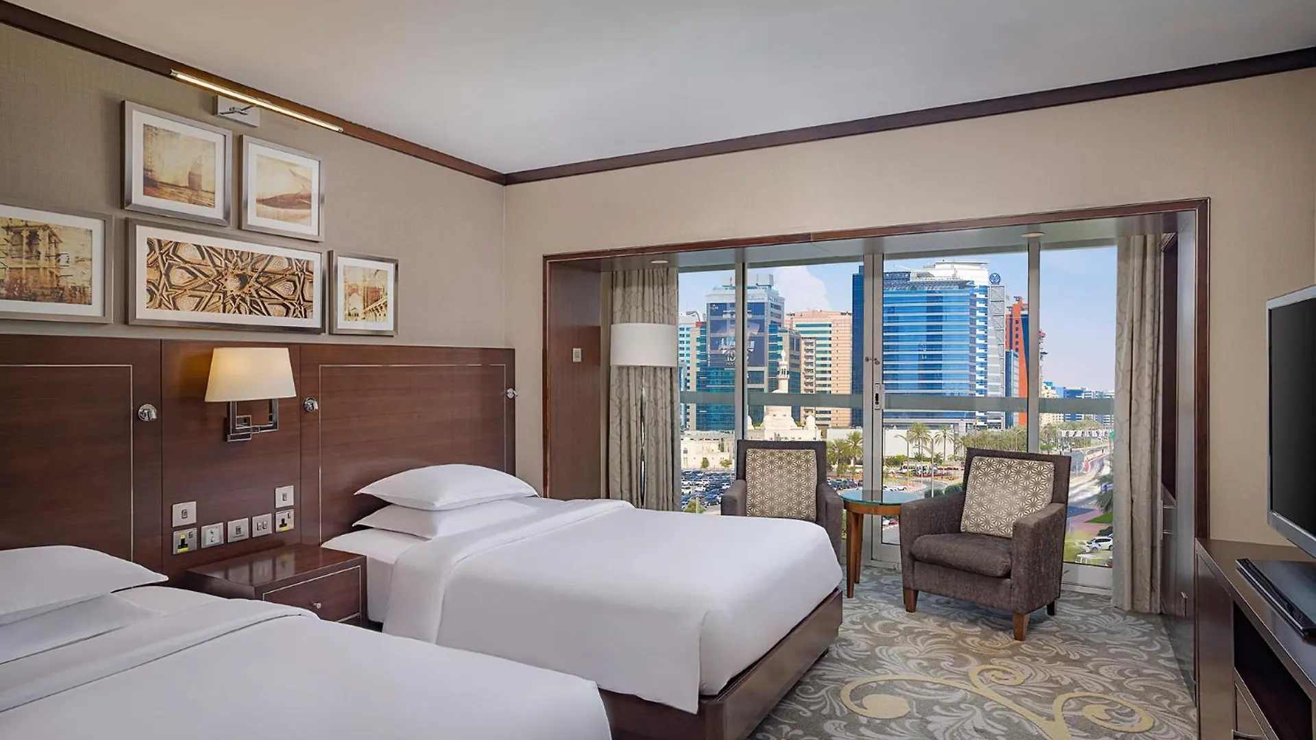 Sheraton Dubai Creek Hotel & Towers